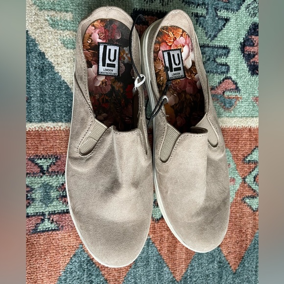 London Underground| Beige/Tan Neutral Slip-On Sneakers in Size9, worn twice - Picture 7 of 10